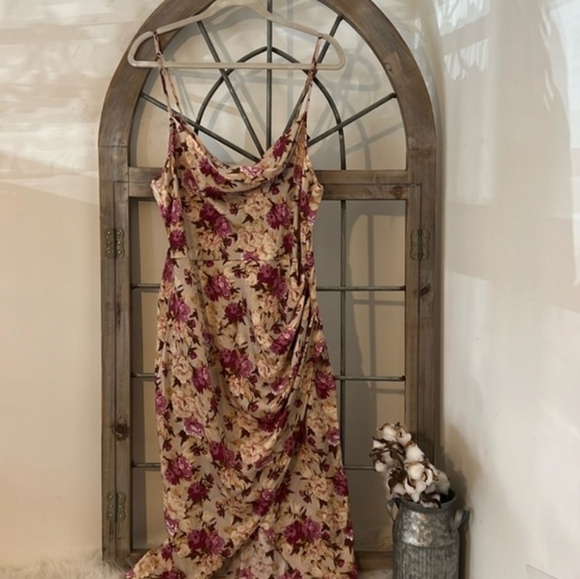 Floerns Dress - Picture 2 of 11